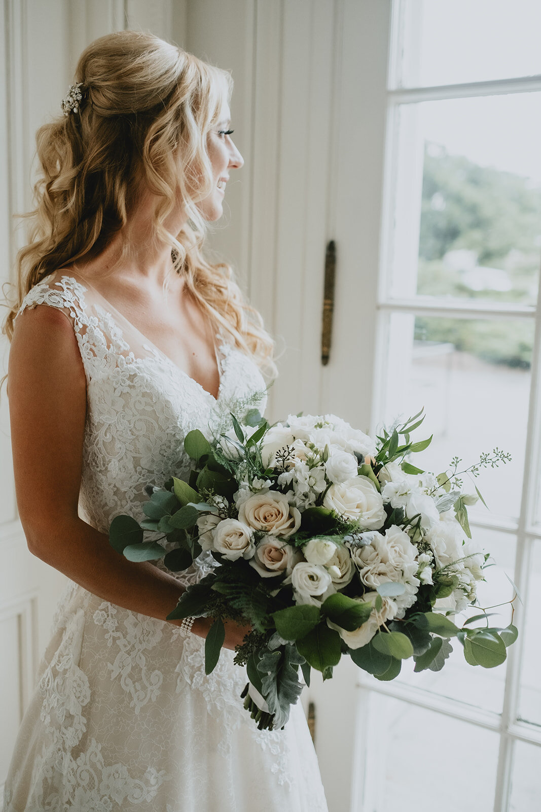 Real Salvy wedding — Blush and Ivory wedding flowers