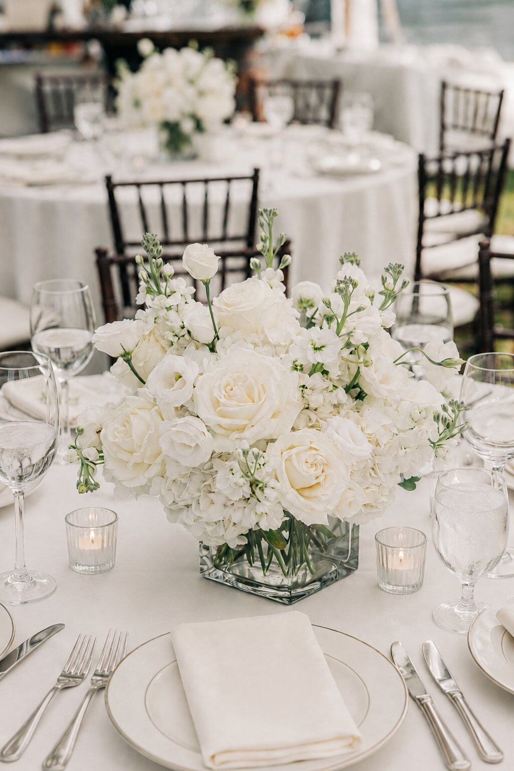 Real Salvy wedding — Classic Whites wedding flowers